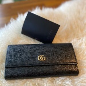 GUCCI GG Marmont Leather Continental Wallet